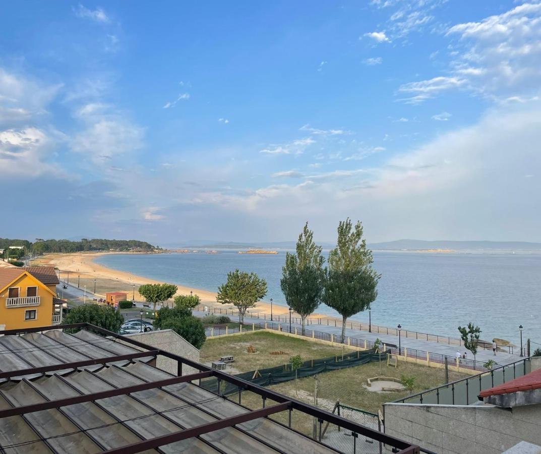Apartamento En La Playa Apartment Ribeira Luaran gambar